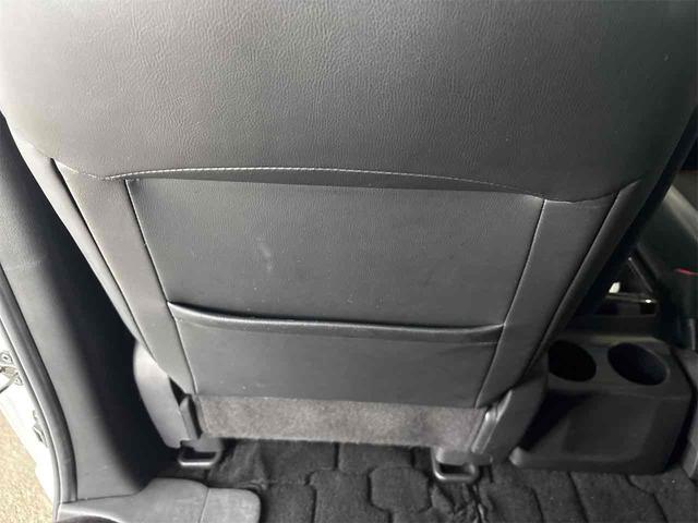 エルグランド ２５０ハイウェイスターＳ　アーバンクロム　４ＷＤ　オートクルーズコントロール　両側電動スライドドア　オートライト　ＬＥＤヘッドランプ　スマートキー　電動格納ミラー　後席モニター　３列シート　オットマン　ＣＶＴ　アルミホイール　盗難防止システム（22枚目）