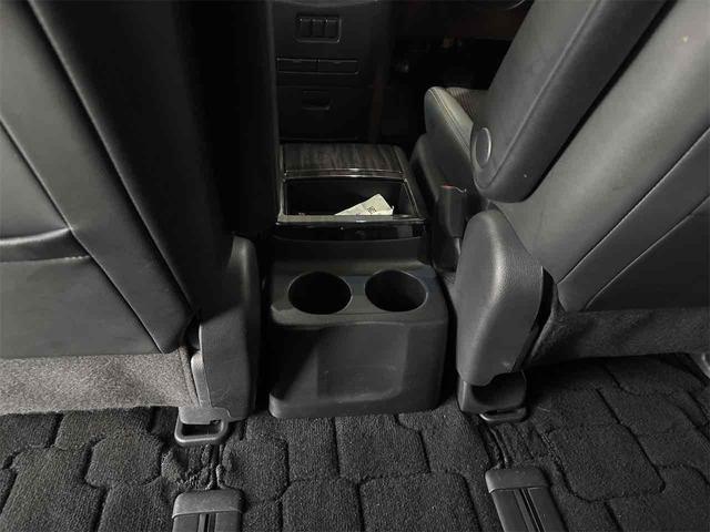 エルグランド ２５０ハイウェイスターＳ　アーバンクロム　４ＷＤ　オートクルーズコントロール　両側電動スライドドア　オートライト　ＬＥＤヘッドランプ　スマートキー　電動格納ミラー　後席モニター　３列シート　オットマン　ＣＶＴ　アルミホイール　盗難防止システム（23枚目）