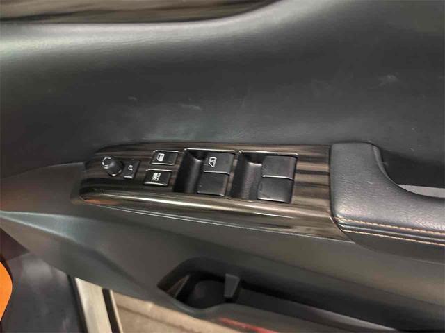 エルグランド ２５０ハイウェイスターＳ　アーバンクロム　４ＷＤ　オートクルーズコントロール　両側電動スライドドア　オートライト　ＬＥＤヘッドランプ　スマートキー　電動格納ミラー　後席モニター　３列シート　オットマン　ＣＶＴ　アルミホイール　盗難防止システム（24枚目）