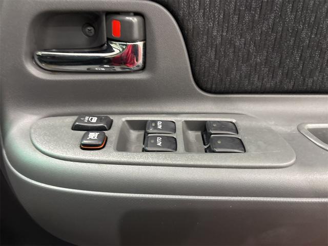 シエンタ ＤＩＣＥ－Ｇ　４ＷＤ　ＥＴＣ　バックカメラ　ナビ　ＴＶ　両側電動スライドドア　ＨＩＤ　キーレスエントリー　電動格納ミラー　後席モニター　ＡＴ　ＵＳＢ　Ｂｌｕｅｔｏｏｔｈ　衝突安全ボディ　ＡＢＳ　エアコン（11枚目）