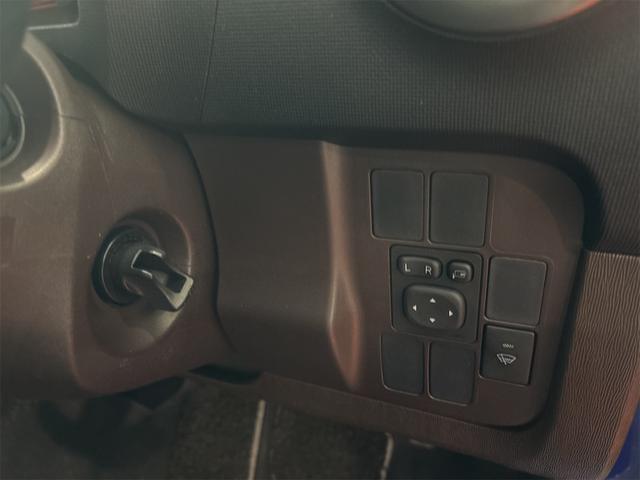 パッソ 1.0X Lパッケージ・キリリ 4WD アルミホイール HID スマートキー 電動格納ミラー CVT 盗難防止システム 衝突安全ボディ ベンチシート ABS ESC CD USB ミュージックプレイヤー接続可 エアコン(6枚目)