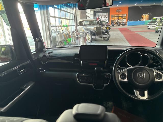 N-BOXカスタム G・ターボLパッケージ 4WD ETC バックカメラ 両側電動スライドドア ナビ TV オートクルーズコントロール HID スマートキー アイドリングストップ 電動格納ミラー シートヒーター ベンチシート CVT(2枚目)