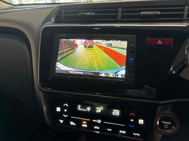 グレイス ハイブリッドＬＸ　４ＷＤ　オートクルーズコントロール　バックカメラ　ナビ　ＴＶ　アルミホイール　オートライト　ＬＥＤヘッドランプ　ＡＴ　シートヒーター　スマートキー　アイドリングストップ　電動格納ミラー（5枚目）