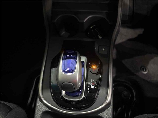 グレイス ハイブリッドＬＸ　４ＷＤ　オートクルーズコントロール　バックカメラ　ナビ　ＴＶ　アルミホイール　オートライト　ＬＥＤヘッドランプ　ＡＴ　シートヒーター　スマートキー　アイドリングストップ　電動格納ミラー（9枚目）