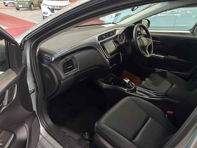 グレイス ハイブリッドＬＸ　４ＷＤ　オートクルーズコントロール　バックカメラ　ナビ　ＴＶ　アルミホイール　オートライト　ＬＥＤヘッドランプ　ＡＴ　シートヒーター　スマートキー　アイドリングストップ　電動格納ミラー（12枚目）