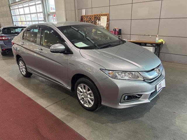 グレイス ハイブリッドＬＸ　４ＷＤ　オートクルーズコントロール　バックカメラ　ナビ　ＴＶ　アルミホイール　オートライト　ＬＥＤヘッドランプ　ＡＴ　シートヒーター　スマートキー　アイドリングストップ　電動格納ミラー（15枚目）