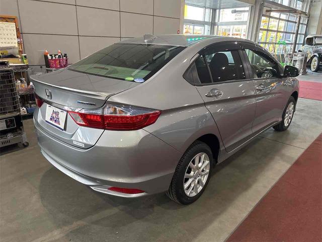 グレイス ハイブリッドＬＸ　４ＷＤ　オートクルーズコントロール　バックカメラ　ナビ　ＴＶ　アルミホイール　オートライト　ＬＥＤヘッドランプ　ＡＴ　シートヒーター　スマートキー　アイドリングストップ　電動格納ミラー（17枚目）