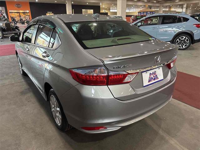 グレイス ハイブリッドＬＸ　４ＷＤ　オートクルーズコントロール　バックカメラ　ナビ　ＴＶ　アルミホイール　オートライト　ＬＥＤヘッドランプ　ＡＴ　シートヒーター　スマートキー　アイドリングストップ　電動格納ミラー（19枚目）