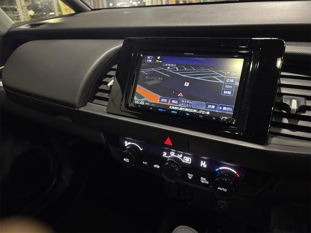 フィット ｅ：ＨＥＶベーシック　４ＷＤ　バックカメラ　ナビ　ＴＶ　クリアランスソナー　オートクルーズコントロール　レーンアシスト　衝突被害軽減システム　アルミホイール　オートライト　ＬＥＤヘッドランプ　スマートキー（5枚目）