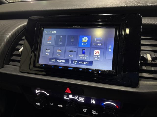 フィット ｅ：ＨＥＶベーシック　４ＷＤ　バックカメラ　ナビ　ＴＶ　クリアランスソナー　オートクルーズコントロール　レーンアシスト　衝突被害軽減システム　アルミホイール　オートライト　ＬＥＤヘッドランプ　スマートキー（6枚目）