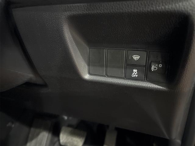 フィット ｅ：ＨＥＶベーシック　４ＷＤ　バックカメラ　ナビ　ＴＶ　クリアランスソナー　オートクルーズコントロール　レーンアシスト　衝突被害軽減システム　アルミホイール　オートライト　ＬＥＤヘッドランプ　スマートキー（8枚目）