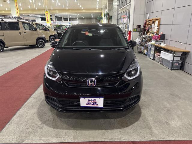 フィット ｅ：ＨＥＶベーシック　４ＷＤ　バックカメラ　ナビ　ＴＶ　クリアランスソナー　オートクルーズコントロール　レーンアシスト　衝突被害軽減システム　アルミホイール　オートライト　ＬＥＤヘッドランプ　スマートキー（12枚目）