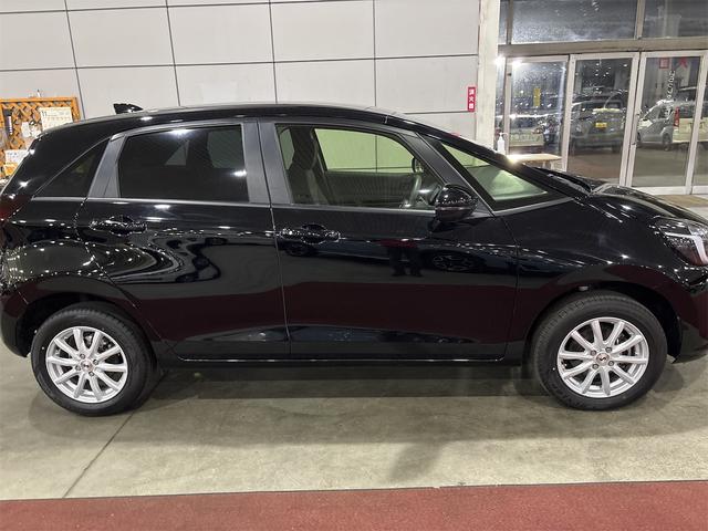 フィット ｅ：ＨＥＶベーシック　４ＷＤ　バックカメラ　ナビ　ＴＶ　クリアランスソナー　オートクルーズコントロール　レーンアシスト　衝突被害軽減システム　アルミホイール　オートライト　ＬＥＤヘッドランプ　スマートキー（14枚目）