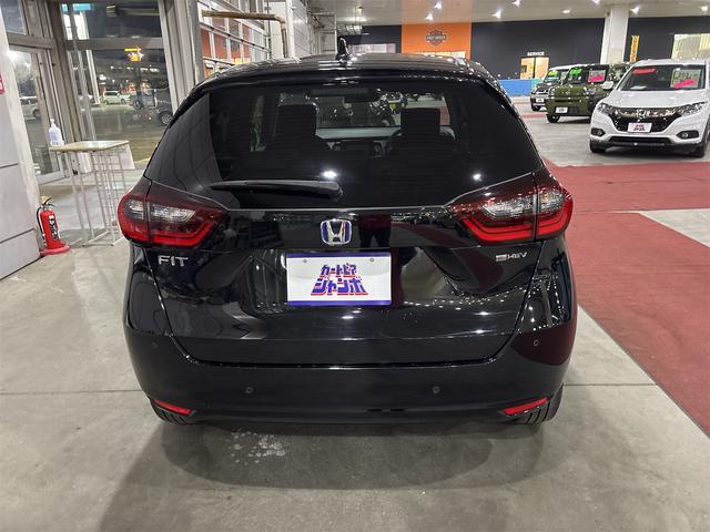 フィット ｅ：ＨＥＶベーシック　４ＷＤ　バックカメラ　ナビ　ＴＶ　クリアランスソナー　オートクルーズコントロール　レーンアシスト　衝突被害軽減システム　アルミホイール　オートライト　ＬＥＤヘッドランプ　スマートキー（16枚目）