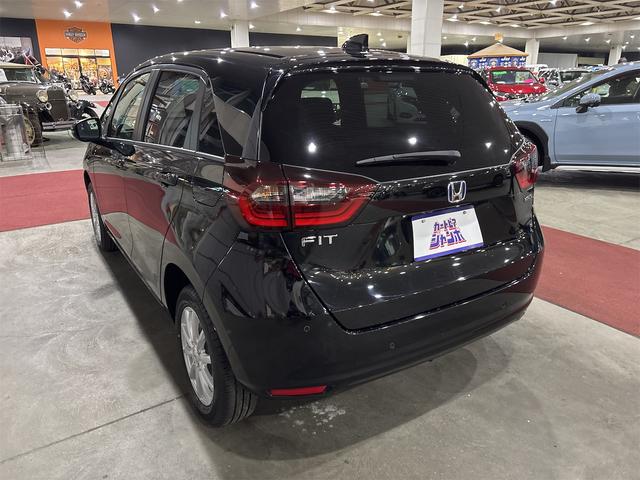 フィット ｅ：ＨＥＶベーシック　４ＷＤ　バックカメラ　ナビ　ＴＶ　クリアランスソナー　オートクルーズコントロール　レーンアシスト　衝突被害軽減システム　アルミホイール　オートライト　ＬＥＤヘッドランプ　スマートキー（17枚目）