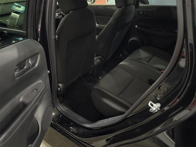 フィット ｅ：ＨＥＶベーシック　４ＷＤ　バックカメラ　ナビ　ＴＶ　クリアランスソナー　オートクルーズコントロール　レーンアシスト　衝突被害軽減システム　アルミホイール　オートライト　ＬＥＤヘッドランプ　スマートキー（21枚目）