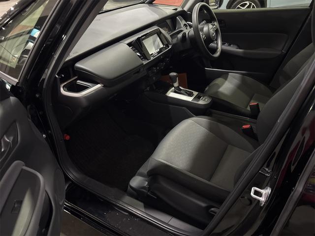 フィット ｅ：ＨＥＶベーシック　４ＷＤ　バックカメラ　ナビ　ＴＶ　クリアランスソナー　オートクルーズコントロール　レーンアシスト　衝突被害軽減システム　アルミホイール　オートライト　ＬＥＤヘッドランプ　スマートキー（22枚目）