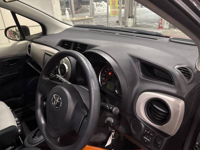 ヴィッツ F 4WD ナビ TV アルミホイール キーレスエントリー 電動格納ミラー CVT 衝突安全ボディ ABS CD DVD再生 Bluetooth エアコン パワーステアリング パワーウィンドウ(3枚目)