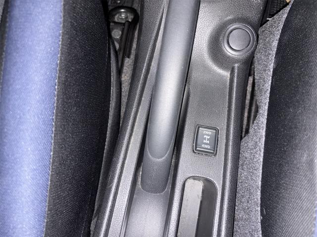 ノート Ｘ　ＦＯＵＲ　ブラックアロー　４ＷＤ　全周囲カメラ　ナビ　ＴＶ　クリアランスソナー　レーンアシスト　衝突被害軽減システム　アルミホイール　スマートキー　電動格納ミラー　ＣＶＴ　盗難防止システム　衝突安全ボディ　ＡＢＳ　ＥＳＣ　ＣＤ（8枚目）