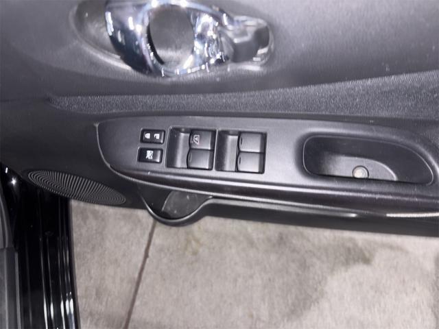 ノート Ｘ　ＦＯＵＲ　ブラックアロー　４ＷＤ　全周囲カメラ　ナビ　ＴＶ　クリアランスソナー　レーンアシスト　衝突被害軽減システム　アルミホイール　スマートキー　電動格納ミラー　ＣＶＴ　盗難防止システム　衝突安全ボディ　ＡＢＳ　ＥＳＣ　ＣＤ（10枚目）