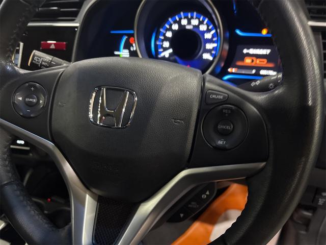 フィットハイブリッド Ｆパッケージ　４ＷＤ　ハイブリッド　バックカメラ　ＴＶ　オートクルーズコントロール　オートライト　スマートキー　アイドリングストップ　電動格納ミラー　ＡＴ　盗難防止システム　衝突安全ボディ　ＣＤ　ＤＶＤ再生　ＵＳＢ（9枚目）