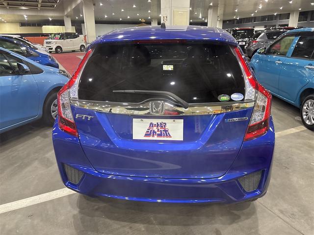 フィットハイブリッド Ｆパッケージ　４ＷＤ　ハイブリッド　バックカメラ　ＴＶ　オートクルーズコントロール　オートライト　スマートキー　アイドリングストップ　電動格納ミラー　ＡＴ　盗難防止システム　衝突安全ボディ　ＣＤ　ＤＶＤ再生　ＵＳＢ（17枚目）