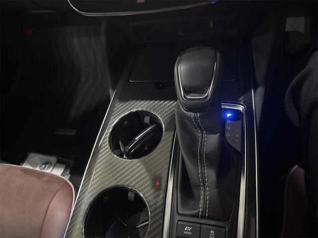 クラウンハイブリッド ＲＳアドバンス　Ｆｏｕｒ　４ＷＤ　ドライブレコーダー　クリアランスソナー　レーンアシスト　オートクルーズコントロール　パークアシスト　衝突被害軽減システム　全周囲カメラ　ナビ　ＴＶ　アルミホイール　オートマチックハイビーム（7枚目）