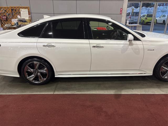 クラウンハイブリッド ＲＳアドバンス　Ｆｏｕｒ　４ＷＤ　ドライブレコーダー　クリアランスソナー　レーンアシスト　オートクルーズコントロール　パークアシスト　衝突被害軽減システム　全周囲カメラ　ナビ　ＴＶ　アルミホイール　オートマチックハイビーム（14枚目）