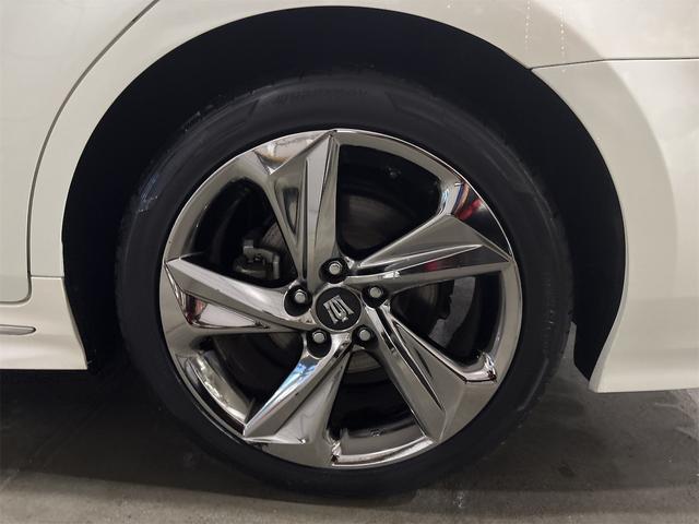 クラウンハイブリッド ＲＳアドバンス　Ｆｏｕｒ　４ＷＤ　ドライブレコーダー　クリアランスソナー　レーンアシスト　オートクルーズコントロール　パークアシスト　衝突被害軽減システム　全周囲カメラ　ナビ　ＴＶ　アルミホイール　オートマチックハイビーム（18枚目）