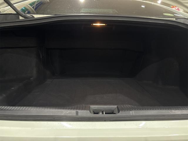 クラウンハイブリッド ＲＳアドバンス　Ｆｏｕｒ　４ＷＤ　ドライブレコーダー　クリアランスソナー　レーンアシスト　オートクルーズコントロール　パークアシスト　衝突被害軽減システム　全周囲カメラ　ナビ　ＴＶ　アルミホイール　オートマチックハイビーム（19枚目）