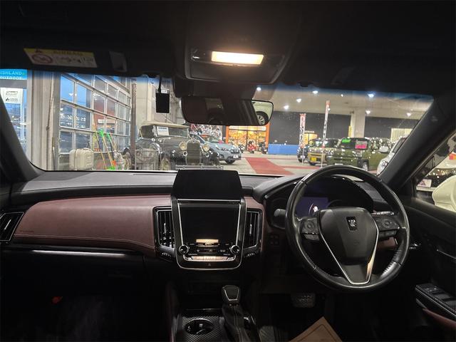 クラウンハイブリッド ＲＳアドバンス　Ｆｏｕｒ　４ＷＤ　ドライブレコーダー　クリアランスソナー　レーンアシスト　オートクルーズコントロール　パークアシスト　衝突被害軽減システム　全周囲カメラ　ナビ　ＴＶ　アルミホイール　オートマチックハイビーム（24枚目）