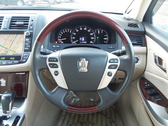 クラウン ロイヤルサルーンｉ－Ｆｏｕｒ　４ＷＤ・純正ナビ・バックカメラ・エンジンスターター・パワーシート（9枚目）