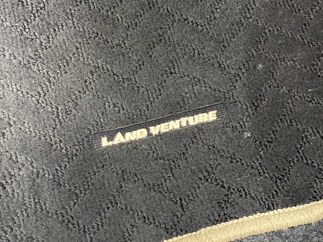 ジムニー ランドベンチャー　４ＷＤ・ＭＴ　５速マニュアル・社外ナビ・バックカメラ（27枚目）