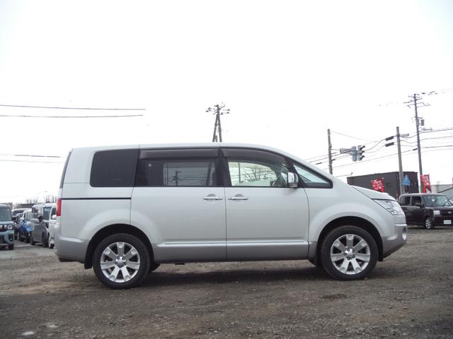 デリカＤ：５ Ｄ　プレミアム　両側パワースライドドア・ディーゼルターボ・４ＷＤ（5枚目）