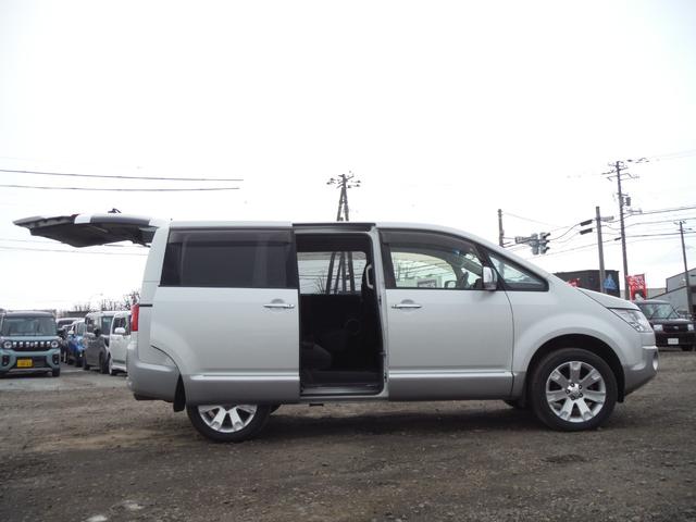 デリカＤ：５ Ｄ　プレミアム　両側パワースライドドア・ディーゼルターボ・４ＷＤ（7枚目）