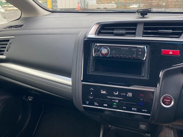 フィットハイブリッド Lパッケージ 4WD・ハイブリッド・ハーフレザーシート・純正エンジンスターター・プッシュスタート(4枚目)