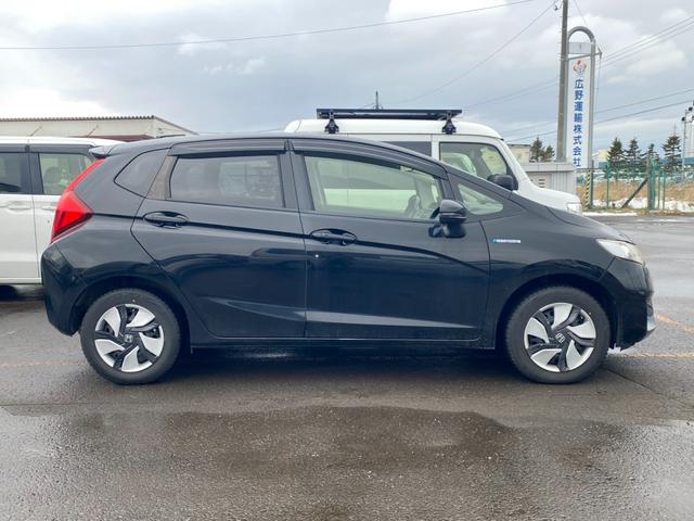 フィットハイブリッド Lパッケージ 4WD・ハイブリッド・ハーフレザーシート・純正エンジンスターター・プッシュスタート(21枚目)