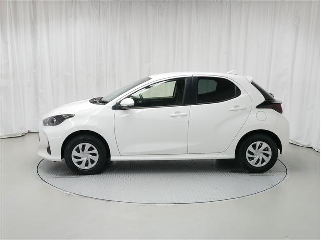 ヤリス Ｘ　４ＷＤ　メモリーナビ　ミュージックプレイヤー接続可　バックカメラ　衝突被害軽減システム　ＥＴＣ（2枚目）