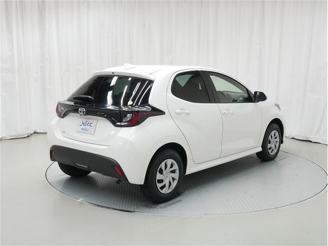 ヤリス Ｘ　４ＷＤ　メモリーナビ　ミュージックプレイヤー接続可　バックカメラ　衝突被害軽減システム　ＥＴＣ（3枚目）