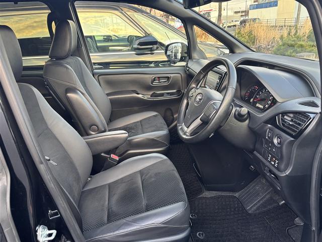 ヴォクシー ＺＳ　煌ＩＩＩ　４ＷＤ　フルセグ　メモリーナビ　ＤＶＤ再生　ミュージックプレイヤー接続可　バックカメラ　衝突被害軽減システム　両側電動スライド　ＬＥＤヘッドランプ　ウオークスルー　乗車定員７人　３列シート　記録簿（4枚目）