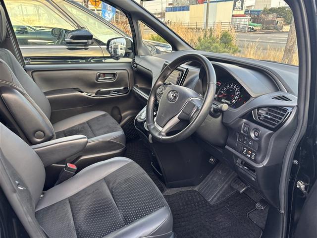 ヴォクシー ＺＳ　煌ＩＩＩ　４ＷＤ　フルセグ　メモリーナビ　ＤＶＤ再生　ミュージックプレイヤー接続可　バックカメラ　衝突被害軽減システム　両側電動スライド　ＬＥＤヘッドランプ　ウオークスルー　乗車定員７人　３列シート　記録簿（5枚目）