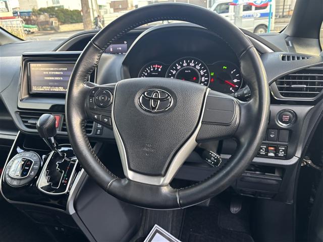 ヴォクシー ＺＳ　煌ＩＩＩ　４ＷＤ　フルセグ　メモリーナビ　ＤＶＤ再生　ミュージックプレイヤー接続可　バックカメラ　衝突被害軽減システム　両側電動スライド　ＬＥＤヘッドランプ　ウオークスルー　乗車定員７人　３列シート　記録簿（7枚目）