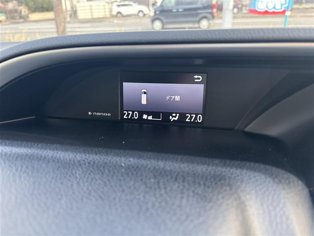 ヴォクシー ＺＳ　煌ＩＩＩ　４ＷＤ　フルセグ　メモリーナビ　ＤＶＤ再生　ミュージックプレイヤー接続可　バックカメラ　衝突被害軽減システム　両側電動スライド　ＬＥＤヘッドランプ　ウオークスルー　乗車定員７人　３列シート　記録簿（9枚目）