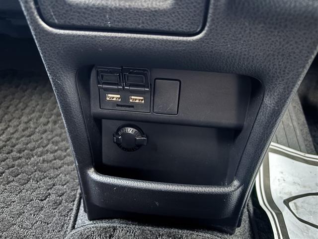 ヴォクシー ＺＳ　煌ＩＩＩ　４ＷＤ　フルセグ　メモリーナビ　ＤＶＤ再生　ミュージックプレイヤー接続可　バックカメラ　衝突被害軽減システム　両側電動スライド　ＬＥＤヘッドランプ　ウオークスルー　乗車定員７人　３列シート　記録簿（13枚目）