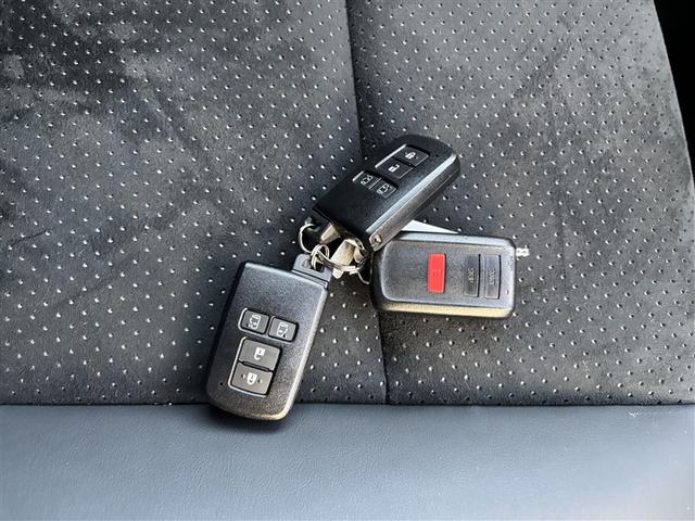 ヴォクシー ＺＳ　煌ＩＩＩ　４ＷＤ　フルセグ　メモリーナビ　ＤＶＤ再生　ミュージックプレイヤー接続可　バックカメラ　衝突被害軽減システム　両側電動スライド　ＬＥＤヘッドランプ　ウオークスルー　乗車定員７人　３列シート　記録簿（19枚目）