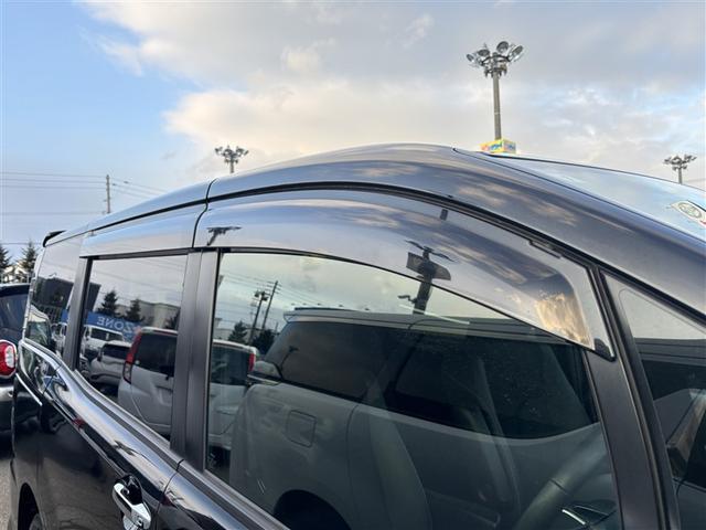 ヴォクシー ＺＳ　煌ＩＩＩ　４ＷＤ　フルセグ　メモリーナビ　ＤＶＤ再生　ミュージックプレイヤー接続可　バックカメラ　衝突被害軽減システム　両側電動スライド　ＬＥＤヘッドランプ　ウオークスルー　乗車定員７人　３列シート　記録簿（23枚目）