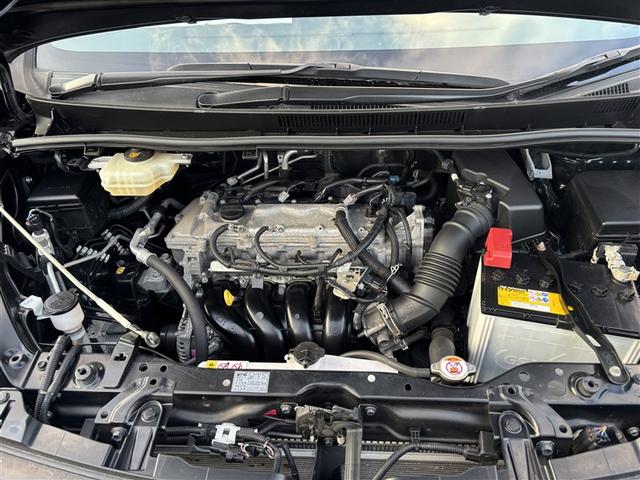 ヴォクシー ＺＳ　煌ＩＩＩ　４ＷＤ　フルセグ　メモリーナビ　ＤＶＤ再生　ミュージックプレイヤー接続可　バックカメラ　衝突被害軽減システム　両側電動スライド　ＬＥＤヘッドランプ　ウオークスルー　乗車定員７人　３列シート　記録簿（24枚目）