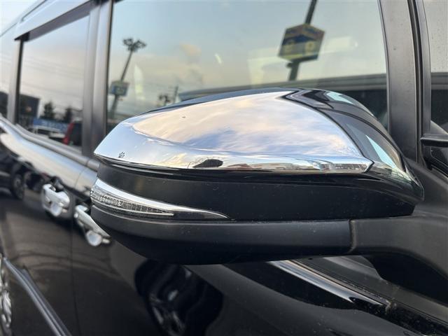 ヴォクシー ＺＳ　煌ＩＩＩ　４ＷＤ　フルセグ　メモリーナビ　ＤＶＤ再生　ミュージックプレイヤー接続可　バックカメラ　衝突被害軽減システム　両側電動スライド　ＬＥＤヘッドランプ　ウオークスルー　乗車定員７人　３列シート　記録簿（26枚目）