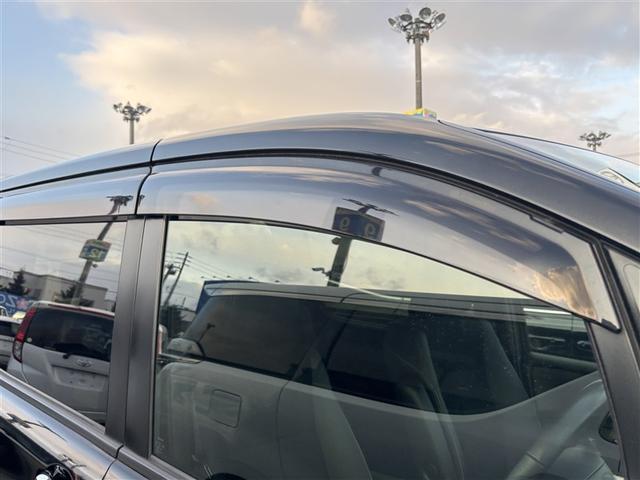 ヴォクシー ＺＳ　煌ＩＩＩ　４ＷＤ　フルセグ　メモリーナビ　ＤＶＤ再生　ミュージックプレイヤー接続可　バックカメラ　衝突被害軽減システム　両側電動スライド　ＬＥＤヘッドランプ　ウオークスルー　乗車定員７人　３列シート　記録簿（27枚目）