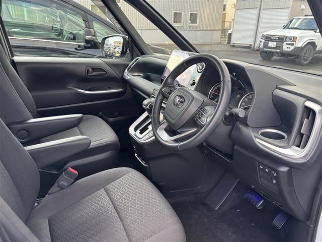 ヴォクシー S-G 4WD フルセグ メモリーナビ DVD再生 ミュージックプレイヤー接続可 バックカメラ 衝突被害軽減システム ETC 電動スライドドア LEDヘッドランプ ウオークスルー 乗車定員8人 3列シート(5枚目)